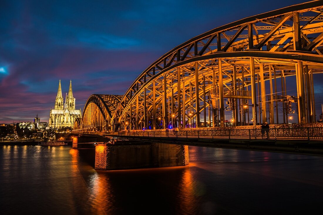 Köln – Die Stadt der Sehenswürdigkeiten Köln ist eine der ältesten Städte Deutschlands und bietet eine Vielzahl an Sehenswürdigkeiten. Die Stadt ist voller Geschichte, Kultur und beeindruckender Bauwerke. Ob Sie sich für Kunst, Kultur oder Geschichte interessieren oder einfach nur die wunderschöne Architektur und die malerischen Gassen der Stadt erkunden möchten, Köln bietet eine unglaubliche Vielfalt an Sehenswürdigkeiten. Hier sind die Top 10 Sehenswürdigkeiten in Köln: 1. Kölner Dom Der Kölner Dom ist eines der bedeutendsten Bauwerke in Köln und eines der bekanntesten Wahrzeichen der Stadt. Der Dom ist eine der größten Kathedralen der Welt und ein Meisterwerk der gotischen …