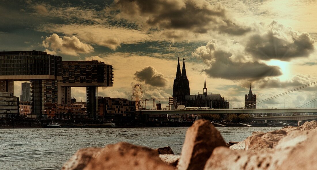 Köln ist eine der ältesten und historischsten Städte Deutschlands und bietet eine Vielzahl an Sehenswürdigkeiten, die einen Besuch wert sind. Die Kölner Dom ist ein beeindruckendes Bauwerk, das jedes Jahr Millionen von Besuchern anzieht. Aber Köln hat noch viel mehr zu bieten. Hier sind unsere Top Ten Sehenswürdigkeiten in Köln: 1. Kölner Dom Der Kölner Dom ist das bekannteste Bauwerk der Stadt und steht seit über 800 Jahren. Der gotische Kirchenbau ist eines der größten und am besten erhaltenen in ganz Europa. Es ist ein Meisterwerk der mittelalterlichen Architektur und hat eine imposante Fassade, die bis zu 157 Meter hoch &hellip;