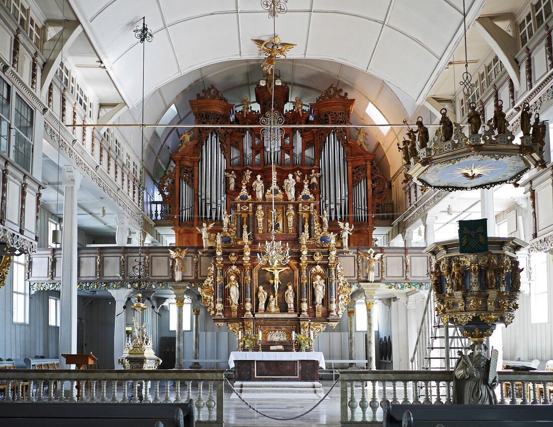 Erkunden Sie die Sehenswürdigkeiten von Clausthal-Zellerfeld Clausthal-Zellerfeld ist eine malerische Stadt im Harz, die viele Sehenswürdigkeiten zu bieten hat. Dieser ultimative Reiseführer wird Sie durch die besten Sehenswürdigkeiten der Stadt führen und Ihnen einige der besten Dinge zeigen, die Sie in Clausthal-Zellerfeld unternehmen können. Erleben Sie das historische Zentrum von Clausthal-Zellerfeld Das historische Zentrum von Clausthal-Zellerfeld ist ein Muss für jeden Besucher. Es ist eine der ältesten Städte im Harz und bietet eine Vielzahl von Sehenswürdigkeiten, die es zu erkunden gilt. Zu den bekanntesten Sehenswürdigkeiten des historischen Zentrums gehören die St. Georgskirche, die alte Markthalle, das Rathaus, das Schloss und …