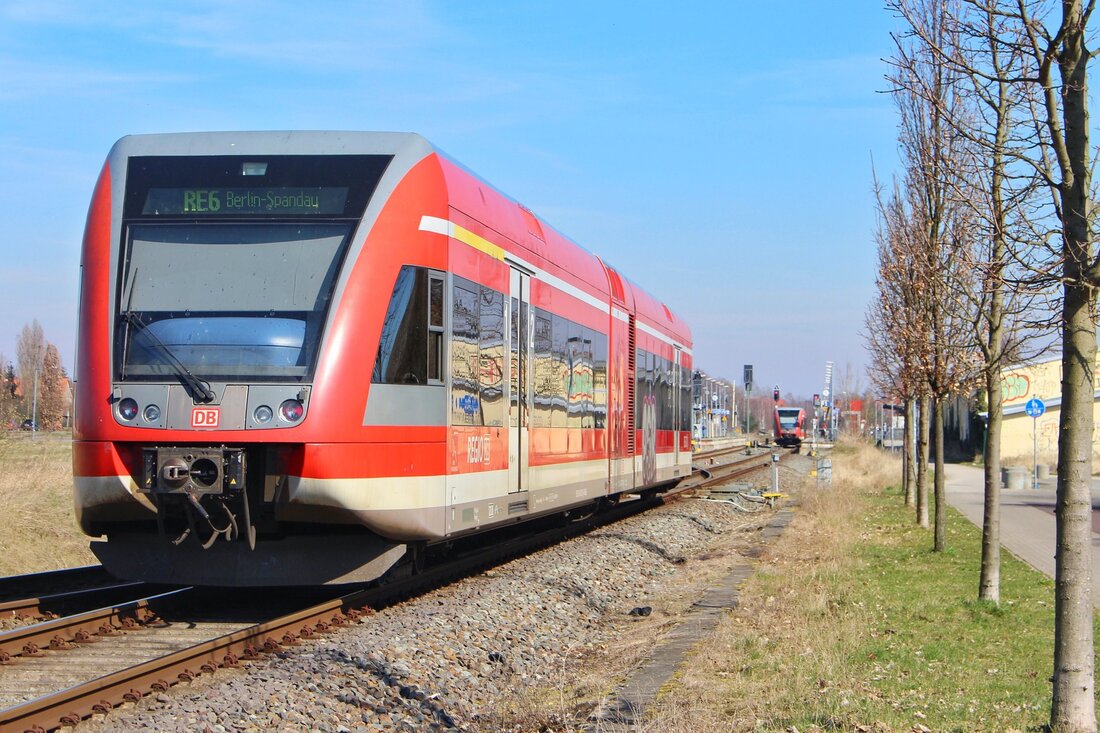 Einleitung Neuruppin ist eine wunderschöne Stadt im Nordosten Deutschlands, die viele Sehenswürdigkeiten zu bieten hat. Es ist ein perfektes Ziel für einen erholsamen Urlaub, einen Tagesausflug oder einfach nur ein Wochenende. In Neuruppin gibt es viele interessante Dinge zu sehen und zu erleben, die einen Besuch wert sind. In diesem Reiseführer werden wir einige der Sehenswürdigkeiten in Neuruppin vorstellen und erklären, warum sie einen Besuch wert sind. Rheinsberger Schloss und Park Das Rheinsberger Schloss ist eines der beliebtesten Sehenswürdigkeiten in Neuruppin. Es wurde im 18. Jahrhundert erbaut und beherbergt heute ein Museum, das Kunst, Geschichte und Kultur der Region zeigt. …
