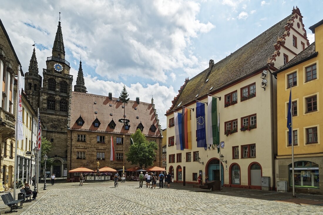 Entdecken Sie die besten Sehenswürdigkeiten in Ansbach – Ein ultimativer Reiseführer Ansbach ist eine wunderschöne Stadt in Bayern, die viele Besucher anzieht. Es ist ein idealer Ort für einen Urlaub oder ein Wochenende, denn es gibt viel zu sehen und zu erleben. Die Stadt ist voller Geschichte und Kultur und bietet einige der besten Sehenswürdigkeiten in ganz Deutschland. Wir haben einige der besten Sehenswürdigkeiten in Ansbach zusammengestellt, damit Sie Ihren Urlaub in Ansbach voll auskosten können. Kunstsammlungen und Museen Ansbach ist ein Paradies für Kunstliebhaber. Es gibt viele Kunstsammlungen und Museen, in denen Sie Kunstwerke aus verschiedenen Epochen bewundern können. …