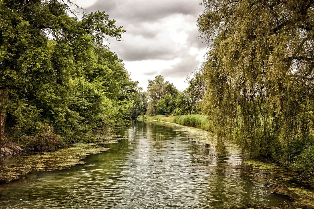 Erkunden Sie die Sehenswürdigkeiten in Neuburg an der Donau Neuburg an der Donau ist eine historische Stadt in Bayern, die viele Sehenswürdigkeiten zu bieten hat. Von alten Burgen bis hin zu modernen Museen gibt es viel zu entdecken. Es ist ein Ort, an dem man sich wie zu Hause fühlen kann und ein unvergessliches Erlebnis ist. Die Burg Neuburg Die Burg Neuburg ist eine der bekanntesten Sehenswürdigkeiten in Neuburg an der Donau und ein Muss für jeden Besucher. Sie wurde im 12. Jahrhundert erbaut und ist eine der ältesten Burgen in Bayern. Die Burg ist ein wunderschönes Gebäude und bietet …