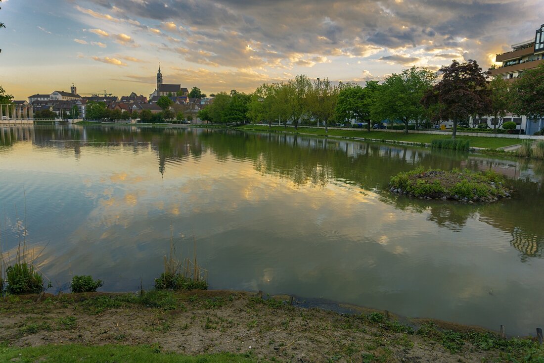 Böblingen – Eine wunderschöne Stadt in Baden-Württemberg Böblingen ist eine wunderschöne Stadt im Süden Deutschlands. Sie liegt im Bundesland Baden-Württemberg und ist Teil des Landkreises Böblingen. Böblingen ist eine sehr schöne und sehr beliebte Stadt, die viele Sehenswürdigkeiten zu bieten hat. Die besten Sehenswürdigkeiten in Böblingen Böblingen bietet viele Sehenswürdigkeiten, die es zu entdecken gilt. Hier ist eine Liste der besten Sehenswürdigkeiten in Böblingen: 1. Schloss Böblingen Das Schloss Böblingen ist eines der ältesten Gebäude in der Stadt. Es wurde im Jahr 1253 erbaut und ist ein wunderschönes Beispiel für die mittelalterliche Architektur. Es ist ein sehr beliebtes Ausflugsziel und …