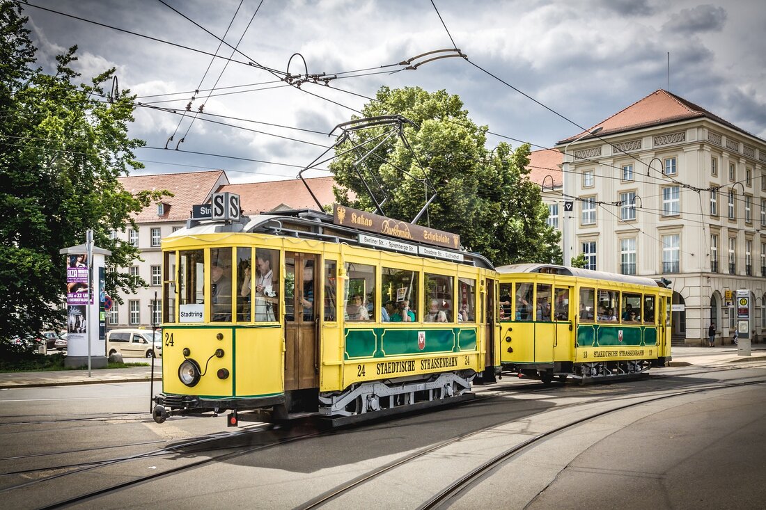 Cottbus – Eine Stadt mit vielen Sehenswürdigkeiten Cottbus ist eine Stadt im Bundesland Brandenburg, die vor allem für ihre historische Altstadt und ihre zahlreichen Sehenswürdigkeiten bekannt ist. Die Stadt ist ein beliebtes Ziel für Touristen, die die Geschichte und Kultur der Region erkunden möchten. Im Folgenden stellen wir Ihnen einige der besten Sehenswürdigkeiten in Cottbus vor, die Sie bei Ihrem Besuch in der Stadt nicht verpassen sollten. Cottbuser Schloss Das Cottbuser Schloss ist eines der bekanntesten Sehenswürdigkeiten der Stadt. Es wurde im 16. Jahrhundert erbaut und ist heute ein wichtiges historisches Gebäude. Das Schloss beherbergt ein Museum, in dem Besucher …