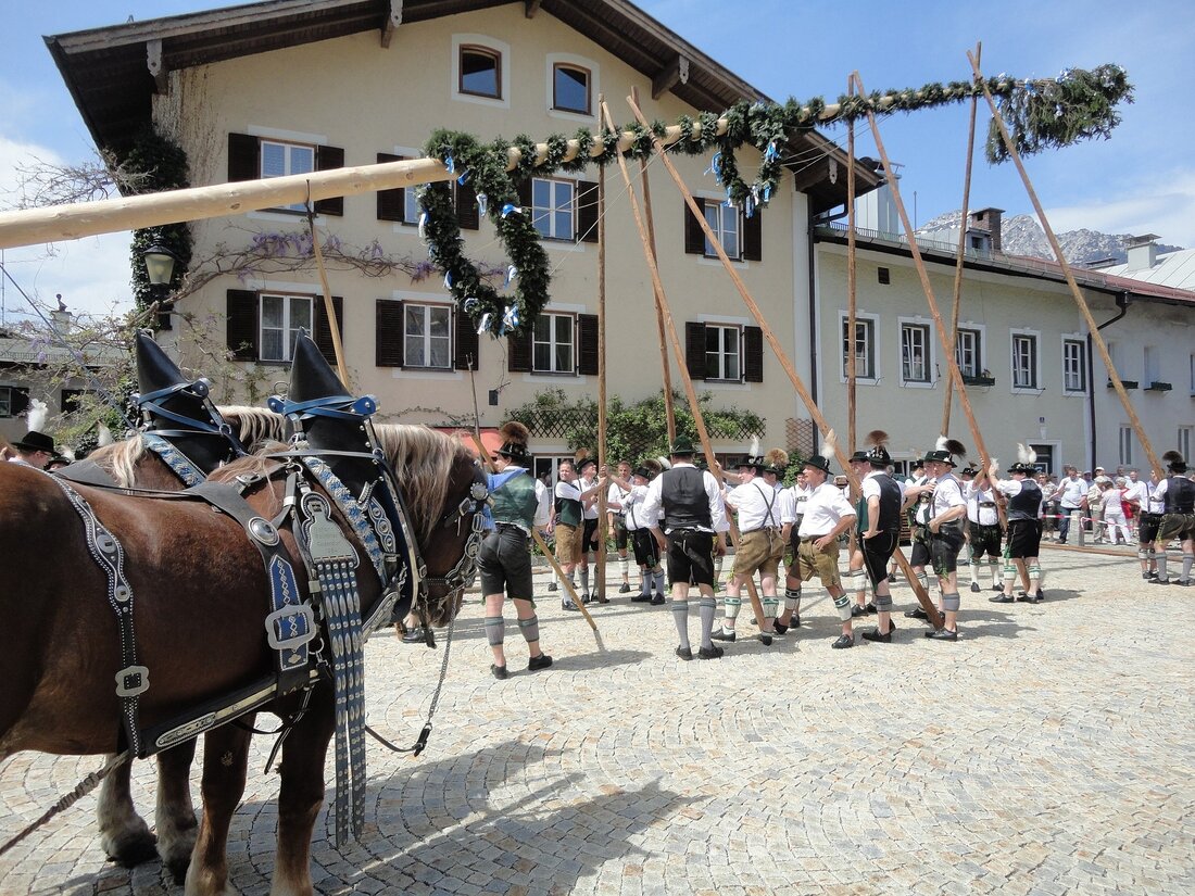 Bad Reichenhall – Ein wunderschöner Ort für einen Besuch Bad Reichenhall ist eine wunderschöne Stadt im Süden Deutschlands, die vor allem für ihre malerische Landschaft und die vielen Sehenswürdigkeiten bekannt ist. Es ist ein beliebtes Ziel für Touristen, die die Natur und die Kultur der Region erkunden möchten. Mit seinen zahlreichen Sehenswürdigkeiten, einschließlich einiger der besten Museen und historischen Gebäude Deutschlands, ist Bad Reichenhall ein Ort, den man gesehen haben muss. Die Top Sehenswürdigkeiten in Bad Reichenhall Bad Reichenhall ist voll von malerischen Landschaften, historischen Sehenswürdigkeiten und vielen anderen Attraktionen. Hier ist eine Liste der besten Sehenswürdigkeiten, die man in …