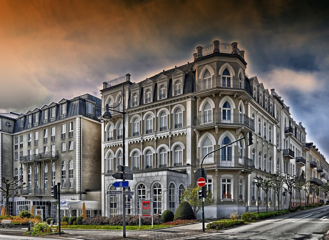 Ein unvergessliches Erlebnis: Entdecken Sie die Sehenswürdigkeiten von Bad Homburg! Bad Homburg ist ein beliebter Ort in der Nähe von Frankfurt am Main, der jedes Jahr viele Besucher aus der ganzen Welt anzieht. Ob Sie nun ein lokaler Einheimischer sind oder ein Tourist, es gibt viel zu sehen und zu entdecken in Bad Homburg. Die Stadt ist bekannt für ihre prächtigen Gebäude, historischen Sehenswürdigkeiten, malerischen Parks und vielem mehr. Wenn Sie also ein unvergessliches Erlebnis in Bad Homburg haben möchten, sollten Sie sich unbedingt die folgenden Sehenswürdigkeiten ansehen. Historische Sehenswürdigkeiten Bad Homburg hat eine lange und interessante Geschichte, die in …