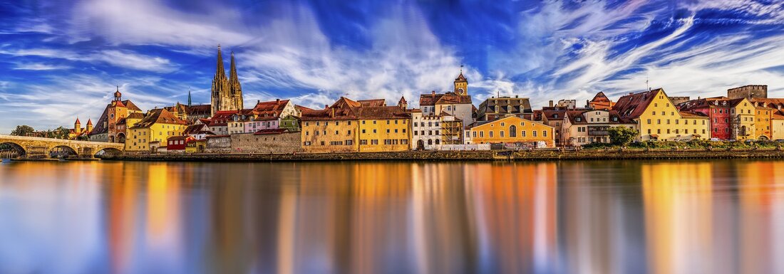 Regensburg: Eine Stadt voller Sehenswürdigkeiten Regensburg ist eine der ältesten Städte Deutschlands und voller beeindruckender Sehenswürdigkeiten. Die Stadt ist voller architektonischer Schönheiten, historischer Sehenswürdigkeiten und kultureller Einrichtungen. Regensburg ist ein beliebtes Reiseziel und bietet eine Vielzahl an Attraktionen, die es zu entdecken gilt. Die besten Sehenswürdigkeiten in Regensburg Regensburg ist eine der ältesten Städte Deutschlands und voller Sehenswürdigkeiten. Hier sind einige der beliebtesten Sehenswürdigkeiten der Stadt: Dom St. Peter Der Dom St. Peter ist eine der bekanntesten Sehenswürdigkeiten in Regensburg. Der Dom ist eine Kirche im romanischen Stil, die im 11. Jahrhundert erbaut wurde. Der Dom ist ein beeindruckendes Beispiel …