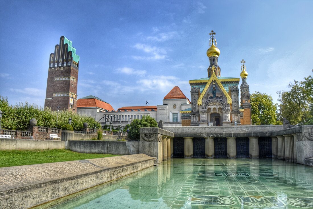Entdecke die Top Sehenswürdigkeiten in Darmstadt Darmstadt ist eine wunderschöne Stadt im Süden Deutschlands. Mit einer reichen Geschichte und einer Vielzahl von Sehenswürdigkeiten und Attraktionen ist es ein ideales Reiseziel für alle, die ein wenig Abwechslung in ihren Urlaub bringen möchten. Entdecken Sie die besten Sehenswürdigkeiten und Attraktionen in Darmstadt und erleben Sie einen unvergesslichen Urlaub in der Stadt. Die schönsten Sehenswürdigkeiten in Darmstadt Darmstadt hat viele beeindruckende Sehenswürdigkeiten zu bieten. Eines der beliebtesten ist das Schloss und der Park von Darmstadt. Das Schloss, das im 18. Jahrhundert erbaut wurde, ist ein wunderschönes Beispiel für die Barockarchitektur der Stadt. Der …