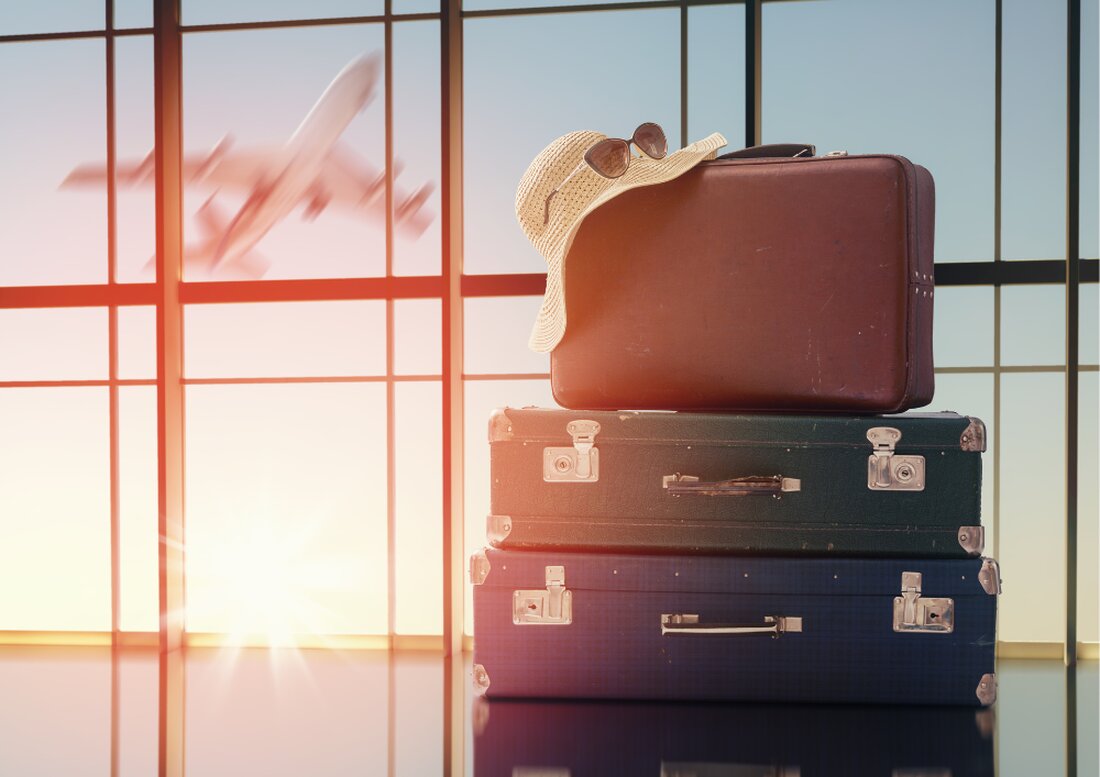 Reisen ist eine aufregende und bereichernde Erfahrung, kann aber auch einige Herausforderungen mit sich bringen. Ein wichtiger Aspekt der Reisevorbereitung ist die Sicherheit Ihres Gepäcks. Unabhängig davon, ob Sie nur ein paar Tage in einer fremden Stadt verbringen oder sich auf eine längere Entdeckungsreise begeben, ist es wichtig, wie und wo Sie Ihr Gepäck aufbewahren. Dabei geht es nicht nur um den Schutz vor Diebstahl, sondern auch um die sichere Aufbewahrung zerbrechlicher oder wertvoller Gegenstände. Im Folgenden finden Sie wertvolle Tipps und Strategien, um Ihr Gepäck auf Reisen optimal zu schützen. Sicherheitsvorkehrungen vor der Reise Bevor Sie Ihre Reise antreten, &hellip;
