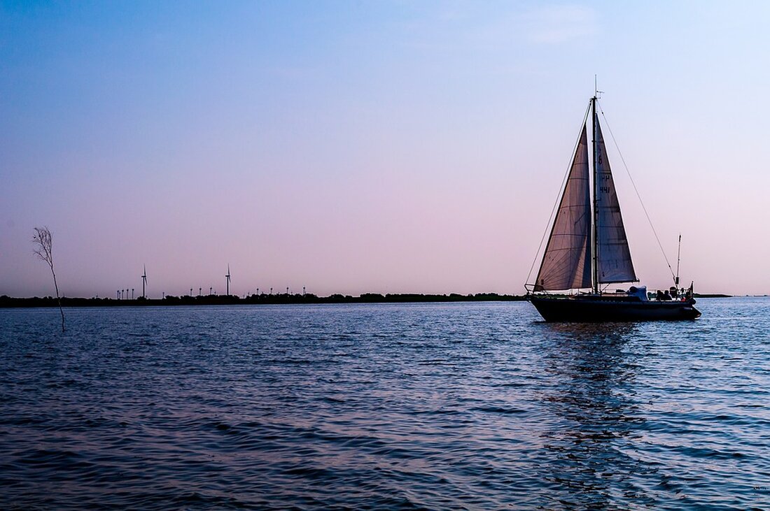 Entdecke die Top 10 Sehenswürdigkeiten in Husum Husum ist ein besonderer Ort in Schleswig-Holstein, der viele interessante Sehenswürdigkeiten zu bieten hat. Es ist eine idyllische Stadt, die viele schöne Gebäude, Denkmäler, Parks und Museen beherbergt. Hier finden Sie einige der besten Sehenswürdigkeiten in Husum, die Sie während Ihres Besuchs in der Stadt nicht verpassen sollten. Der Husumer Marktplatz Der Husumer Marktplatz ist einer der schönsten Plätze der Stadt. Es ist ein großer, offener Platz, der von vielen historischen Gebäuden umgeben ist. Hier finden regelmäßig Märkte und Veranstaltungen statt. Es ist ein beliebter Ort für Touristen, um Fotos zu machen und …