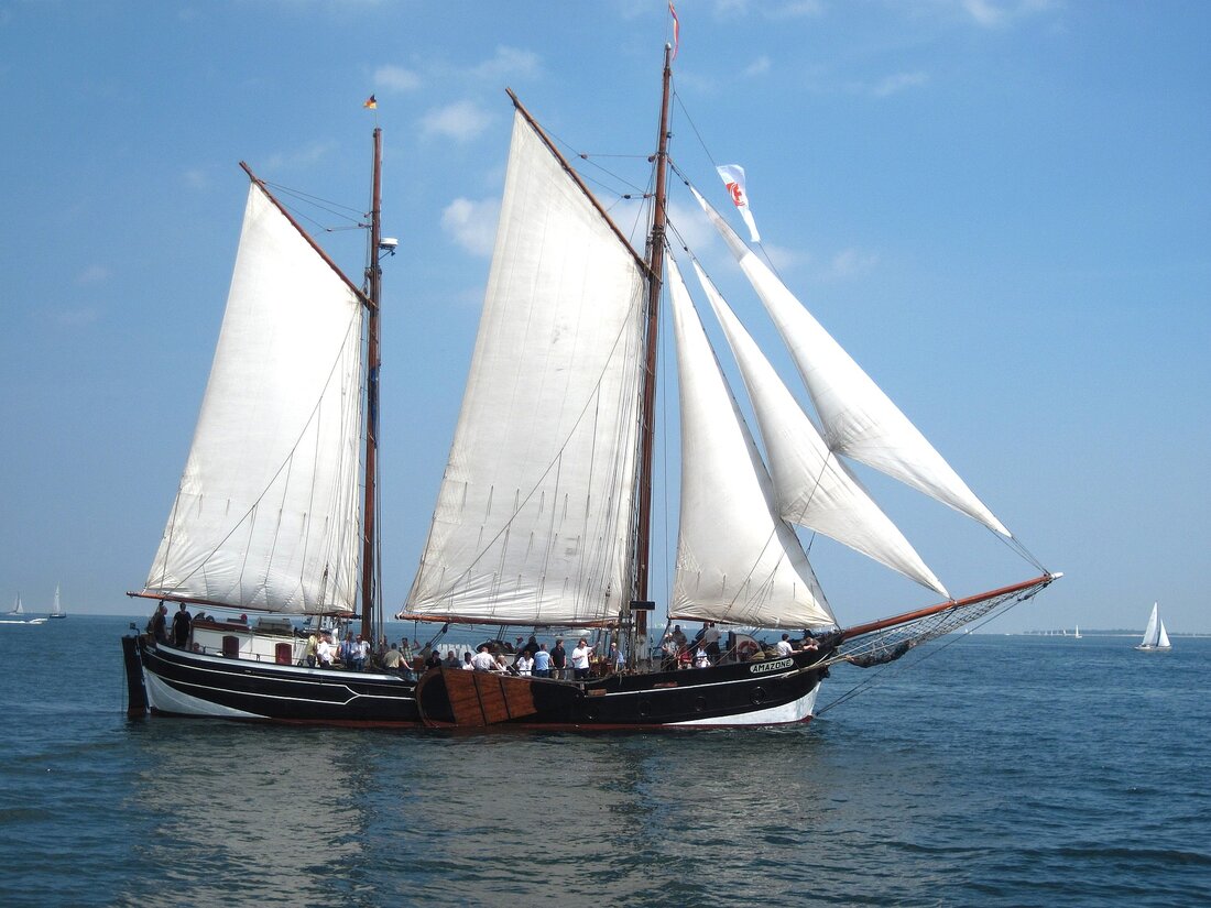 Kiel – Eine Stadt voller Sehenswürdigkeiten Kiel ist die Hauptstadt des Bundeslandes Schleswig-Holstein und liegt am östlichen Ende der Kieler Förde. Die Stadt ist ein beliebtes Ziel für Touristen aus aller Welt, die sich für die Sehenswürdigkeiten interessieren, die Kiel zu bieten hat. In diesem Reiseführer stellen wir Ihnen einige der besten Sehenswürdigkeiten in Kiel vor. Kieler Förde Die Kieler Förde ist ein Meerbusen, der sich entlang der Ostseeküste erstreckt. Sie ist ein wichtiger Teil der Kultur und des Lebens in Kiel und bietet eine Vielzahl von Aktivitäten. Besucher können die Kieler Förde mit dem Boot erkunden, an Strandpartys teilnehmen …
