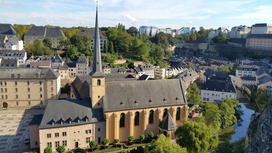 Neumünster – Entdecke die Top 10 Sehenswürdigkeiten! Neumünster ist eine Stadt im Norden Schleswig-Holsteins und bietet eine Vielzahl an Sehenswürdigkeiten und Attraktionen. Ob alte Burgen, historische Gebäude oder moderne Museen – Neumünster hat für jeden etwas zu bieten. Hier sind die Top 10 Sehenswürdigkeiten, die du in Neumünster entdecken kannst. 1. Schloss Gottorf Schloss Gottorf ist eine der bedeutendsten Sehenswürdigkeiten in Neumünster. Es befindet sich im Herzen der Stadt und ist ein barockes Schloss aus dem 17. Jahrhundert. Es ist ein wunderschönes Beispiel für die Architektur des Barock. Heute beherbergt es das Schleswig-Holsteinische Landesmuseum für Kunst und Kultur. 2. Kunsthalle …