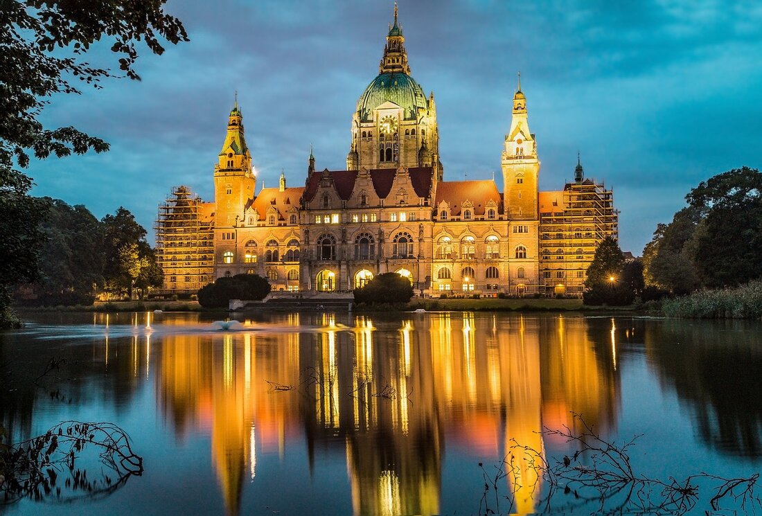 Erlebe die Top Sehenswürdigkeiten in Hannover: Ein ultimativer Guide Hannover ist eine wunderschöne Stadt in Deutschland, die viele Sehenswürdigkeiten zu bieten hat. Von historischen Gebäuden bis hin zu modernen Attraktionen, es gibt viel zu sehen und zu erleben. Ob Sie ein Tourist sind, der die Stadt besucht, oder ein Einheimischer, der seine Heimatstadt erkunden möchte, hier ist ein ultimativer Guide, um die Top Sehenswürdigkeiten in Hannover zu erleben. 1. Der Maschsee Der Maschsee ist ein See in der Mitte von Hannover, der sich über eine Fläche von mehr als 78 Hektar erstreckt. Er ist ein sehr beliebtes Ausflugsziel für Einheimische …