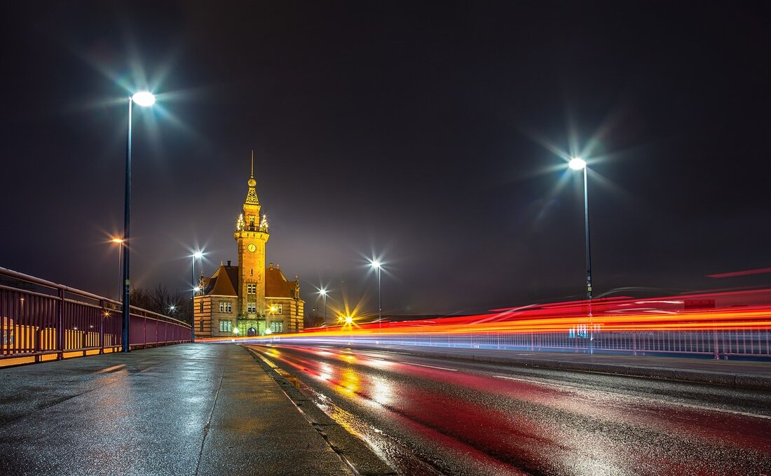 Erleben Sie die Top 10 Sehenswürdigkeiten in Dortmund Dortmund ist eine lebendige und pulsierende Stadt in Nordrhein-Westfalen, die eine Fülle von Sehenswürdigkeiten zu bieten hat. Von historischen Sehenswürdigkeiten über Kultur und Natur bis hin zu modernen Attraktionen, Dortmund hat für jeden etwas zu bieten. Hier sind die Top 10 Sehenswürdigkeiten, die Sie in Dortmund erleben können. 1. Westfalenpark Der Westfalenpark ist einer der größten und schönsten Parks in Dortmund. Er beherbergt eine Vielzahl von Attraktionen, darunter ein Freizeitpark, ein Schmetterlingshaus, ein botanischer Garten, ein Badesee und vieles mehr. Der Park bietet auch eine Vielzahl von Veranstaltungen, wie Konzerte, Festivals und …