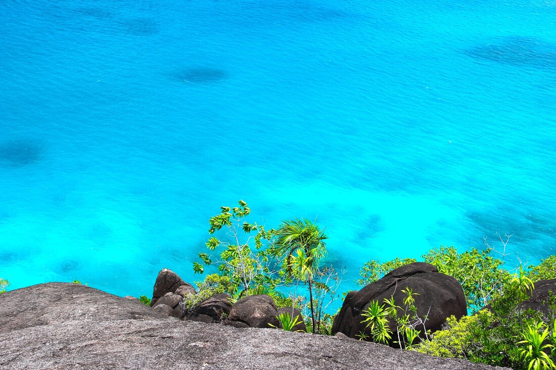 Die Seychellen sind ein Inselparadies im Indischen Ozean, das aus 115 Inseln und Atollen besteht. Sie liegen im Nordosten Afrikas, etwa 1.500 Kilometer östlich des afrikanischen Kontinents. Die Seychellen sind ein Bijou des Indischen Ozeans und bieten ein unvergleichliches Erlebnis. Die Seychellen sind einer der ältesten und schönsten tropischen Archipele in der Welt. Die Inseln bieten eine breite Palette an Landschaften, einschließlich weißer Sandstrände, türkisfarbenes Meer, üppige Regenwälder, Berge, Gärten und viele mehr. Einige der beliebtesten Aktivitäten sind Tauchen, Schnorcheln, Segeln, Kajakfahren, Angeln, Wandern und Klettern. Die Seychellen sind auch für ihre Vielfalt an Kultur und Traditionen bekannt. Sie haben …
