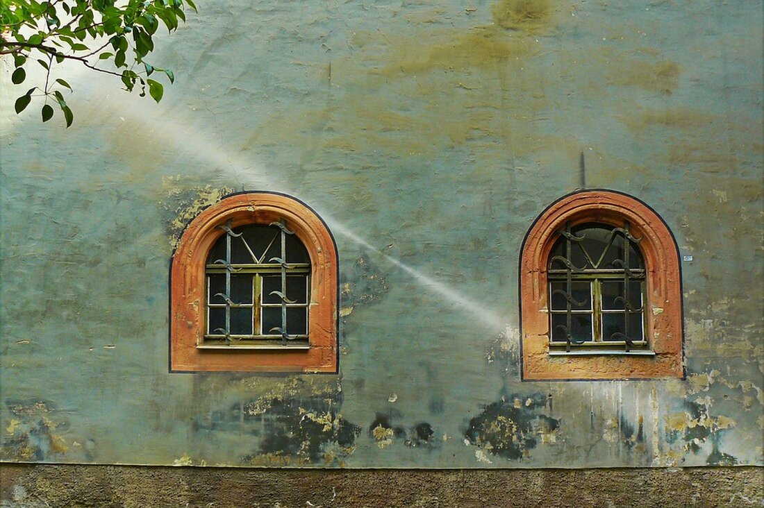 Einzigartige Sehenswürdigkeiten in Weimar Weimar ist eine wunderschöne Stadt in Thüringen, die voller Geschichte, Kultur und Sehenswürdigkeiten steckt. Es ist ein beliebtes Reiseziel für Touristen und Kulturinteressierte. In Weimar gibt es viele interessante Sehenswürdigkeiten, die man unbedingt gesehen haben sollte. In diesem Artikel werden wir einige der besten Sehenswürdigkeiten in Weimar vorstellen und erklären, warum sie einen Besuch wert sind. Goethe-Nationalmuseum Das Goethe-Nationalmuseum ist eines der bekanntesten Sehenswürdigkeiten in Weimar. Es ist ein Museum, das sich dem Leben und Werk des berühmten Dichters Johann Wolfgang von Goethe widmet. Im Museum gibt es eine Vielzahl von Exponaten, die Goethes Leben und …