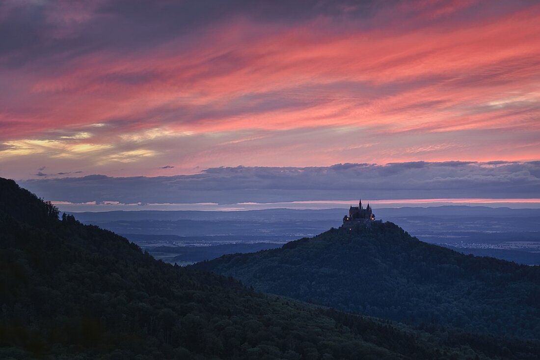 Entdecken Sie Baden-Baden: von heißen Quellen über historische Stätten und Wellness-Oasen bis hin zu kulinarischen Genüssen und Aktivitäten in der Natur.