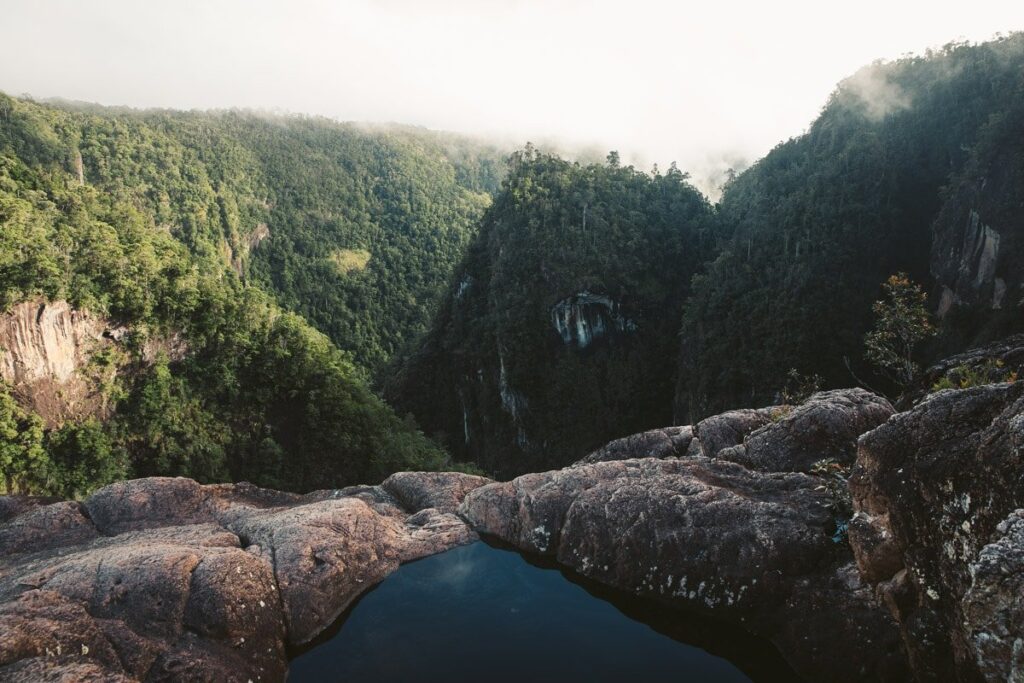 TULLY GORGE WASSERFALL LOOKOUT INFINITY POOL