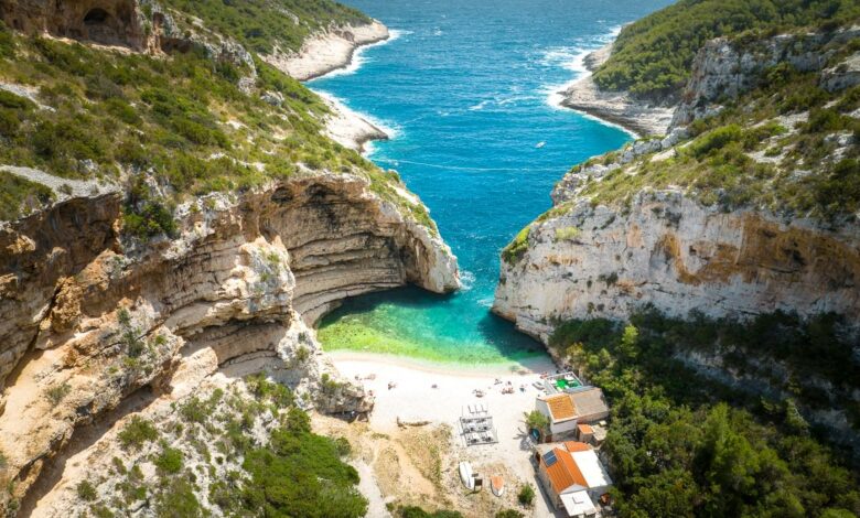 Stiniva Beach – Complete Guide (Insel Vis, Kroatien)