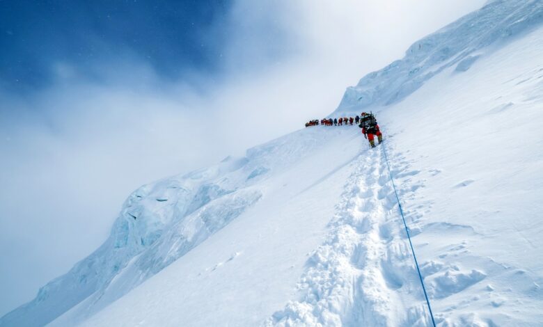 How much does it cost to climb the seven summits?
