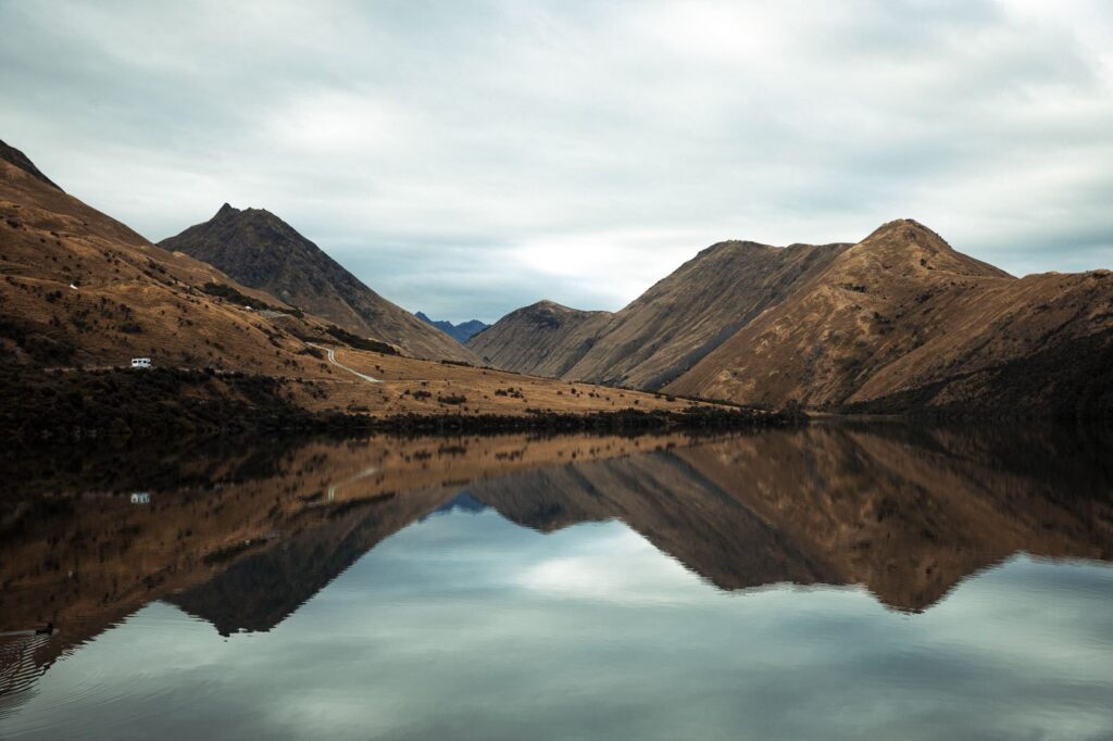 MOKE LAKE NEUSEELAND REFLEXIONSSEE