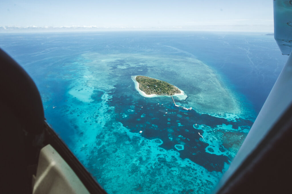 Green Island von einem Great Barrier Reef-Flugzeugflug von Cairns aus