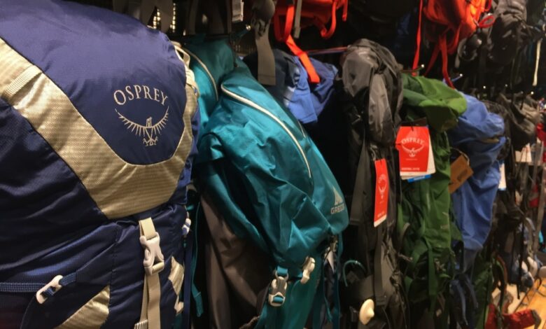 how to choose a backpack in a shop