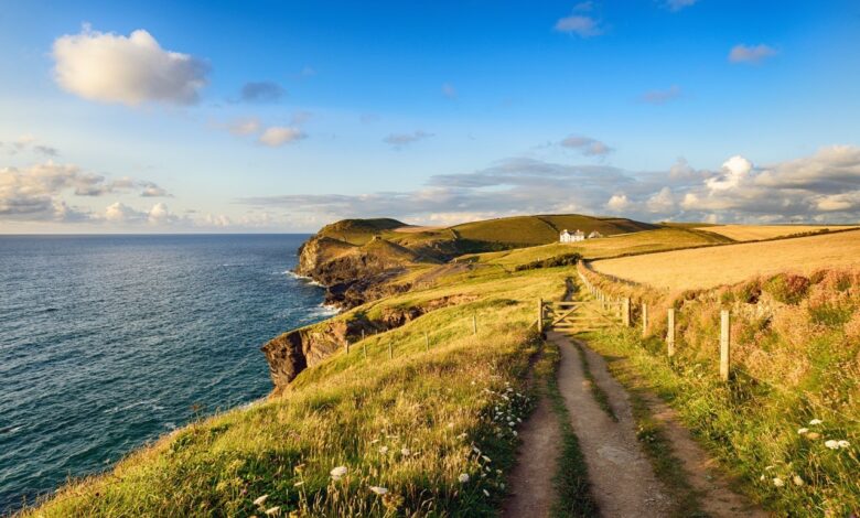 long-distance hiking trails coast path england