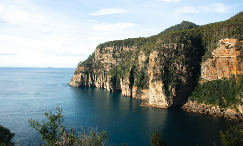Waterfall Bay, Tasman Arch & Devils Kitchen Track Tasmanien  