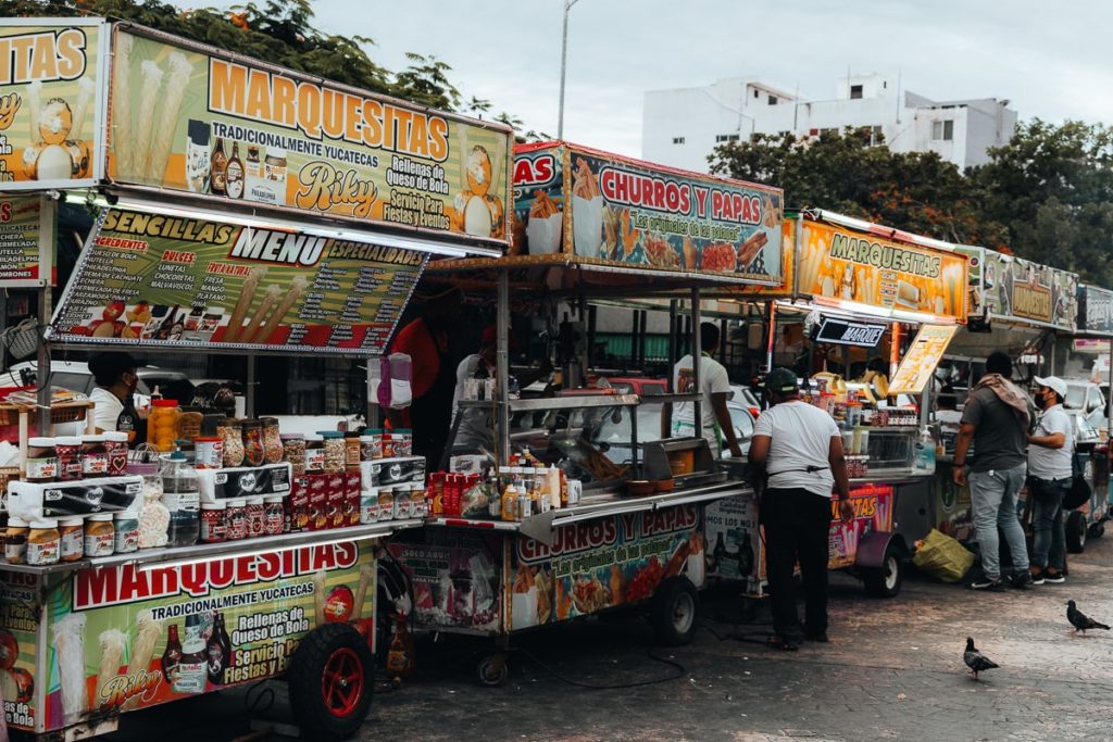 Streetfood-Stände im Parque de las Palapas 