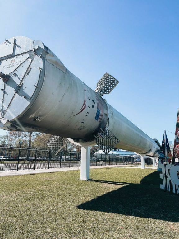 Ausgemusterte SpaceX Falcon 9-Rakete bei der NASA, Houston