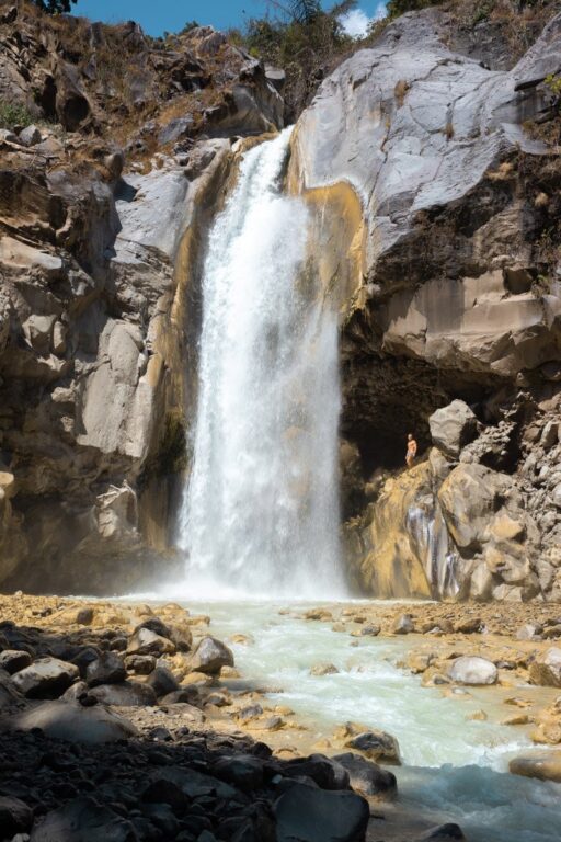 MANGKU SAKTI WASSERFALL IN DER NÄHE VON SEMBALUN, LOMBOK