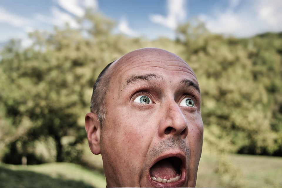 Schock im Garten: Rentner findet riesige Garage nach Indien-Urlaub!