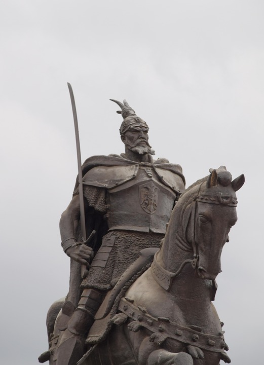 Skanderbegs Helm: Ein Politthriller auf der Bühne des Nationaltheaters!