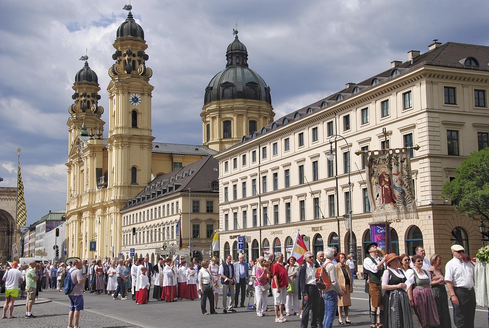 Stau-Albtraum zu Christi Himmelfahrt: Tipps für stressfreies Fahren!