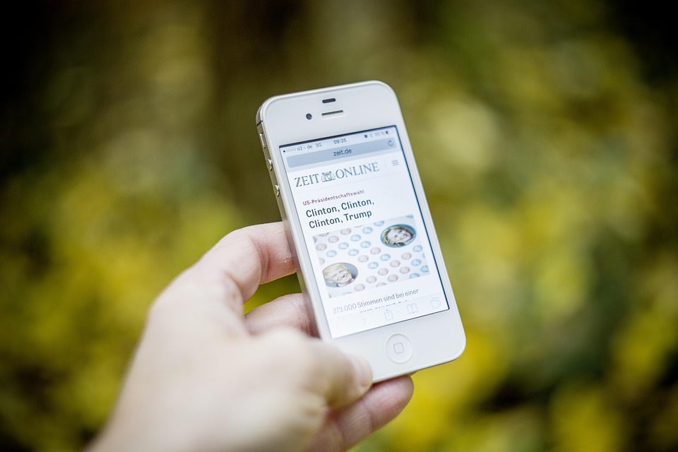 Trump droht Apple: Zölle wegen Cook’s Abwesenheit bei Nahost-Reise!