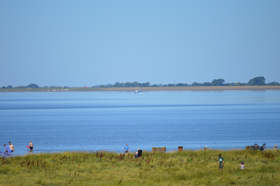 Badesaison am Kiebitzsee: Startschuss für Sommervergnügen!