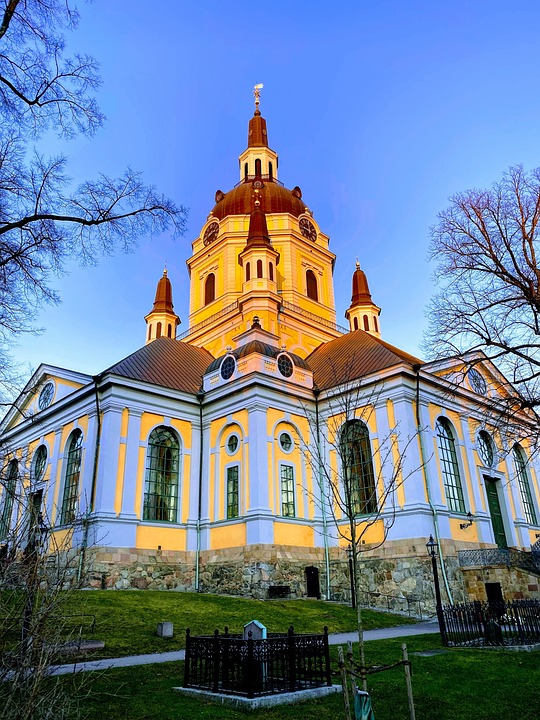 Clara kämpft im Wasser: Ein Roman über Mut, Verlust und Freundschaft