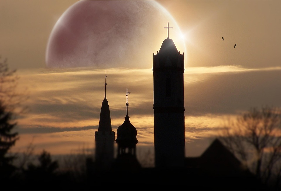 Erdbeermond strahlt über BW: Radikalisierung durch Gaming im Fokus!