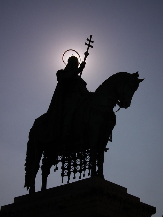 Matthias Schweighöfer im Weltall: Wer ist der neue  Ambassador Tegmen ?