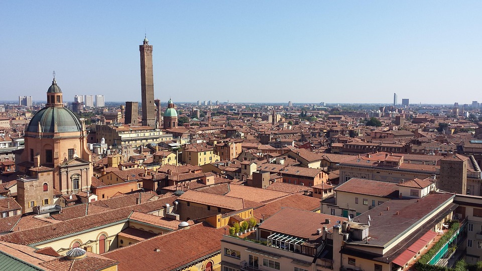 Bologna im Wandel: Wie Foodification die Stadt transformiert!