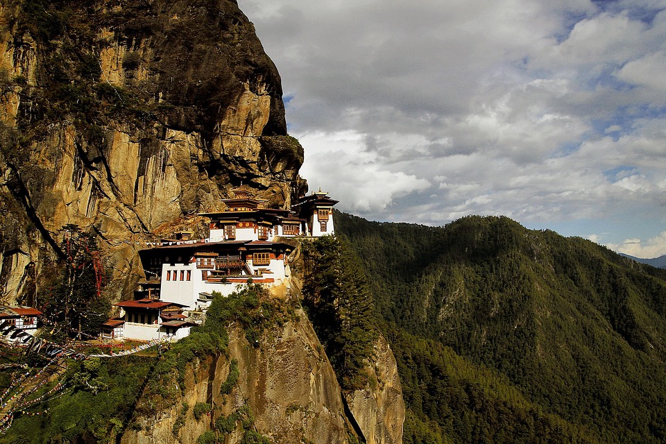 Bhutan: Abenteuer im Himalaya trotz teurer Anreisekosten!