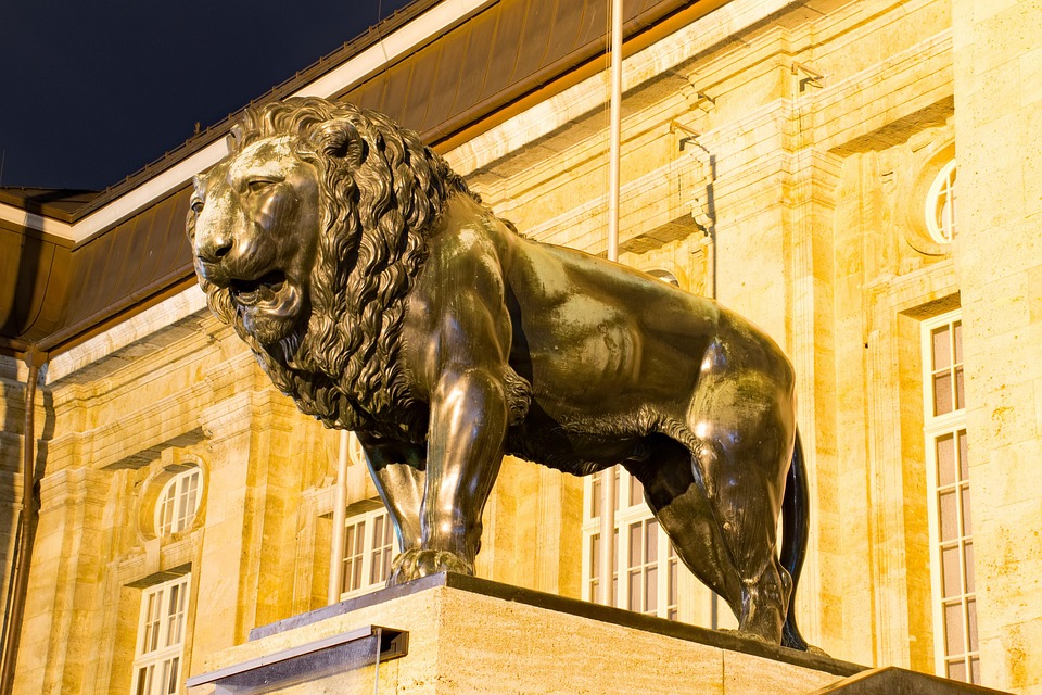 Hessisches Paar sitzt in Abu Dhabi fest: Kreuzfahrt in der Krisenregion!