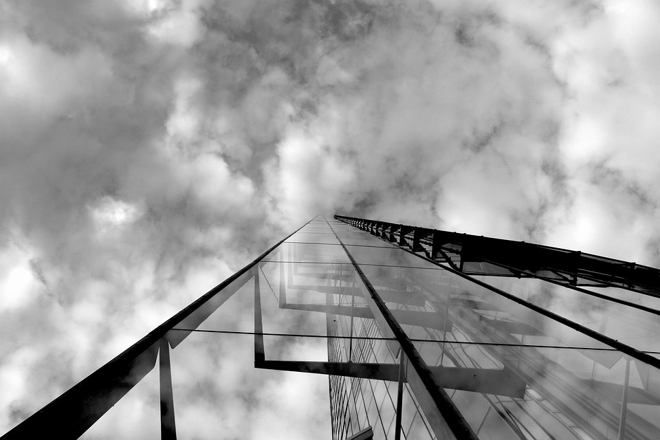 Krisenalarm: 30.000 Deutsche stranden wegen Reisewarnungen im Golf!